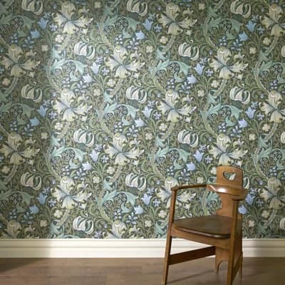 GOLDEN LILY Wallpaper - Verde 9'10" - full height wallpaper — Verde